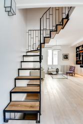 Escaleras de madera al segundo piso en una casa privada (más de 75 fotos): puntos importantes a los que debe prestar atención al elegir