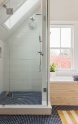 สิ่งที่คุณต้องรู้เกี่ยวกับการอาบน้ำพร้อมถาดลึก? ข้อดีและข้อเสียทั้งหมดของการออกแบบ