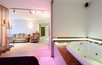 Caractéristiques de la conception d'un bain avec jacuzzi à l'intérieur de la maison et de l'appartement (120 + photo). Luxe abordable avec des avantages pour la santé. Qu'est-ce que vous devez savoir?