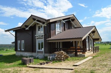 Проекти на финландски къщи от залепен дървен материал: Какво е добро и как да се организира? (180+ снимки)