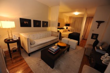 Zoning vardagsrummet och sovrummet i samma rum (235 + Design Foton): använd utrymmet med fördel och bekvämlighet
