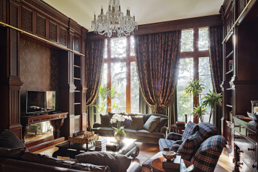 نخلق إضاءة جميلة (150+ صورة): ثريات كريستال في المناطق الداخلية من غرفة المعيشة وغرفة النوم (السقف ، قلادة ، الكلاسيكية)