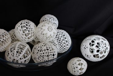 Hur man gör vackra bollar för den nya 2019 med egna händer? Intressant och voluminösa hantverk (115 + bilder). 9 steg-för-steg-masterklasser