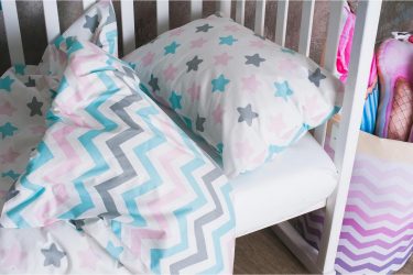 신생아 유아용 침대에서 침대 린넨의 품질 - 건강한 아기의 수면을위한 열쇠