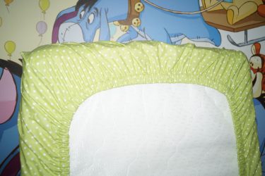 Calitatea lenjeriei de pat în patul pentru nou-născuți - cheia pentru un somn sănătos al bebelușului