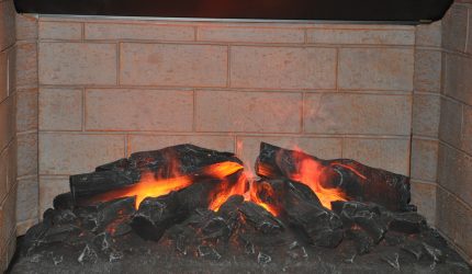 Comment fabriquer une cheminée en carton avec vos propres mains (90+ photos): Instructions pas à pas pour les classes de maître