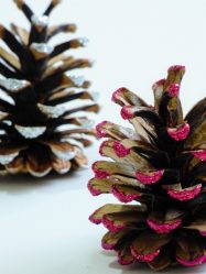 Artesanato de cones de abeto (grandes, pintados) para o Ano Novo (mais de 175 fotos) Belos brinquedos para as férias!