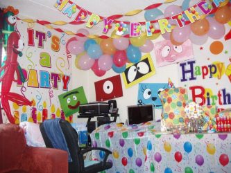 Çocuğun doğum günü için odayı kendi elleriyle nasıl dekore edebilirim? (180+ Fotoğraf Fikirleri) Yaşa bağlı ihtiyaçlara bağlı olarak seviyoruz