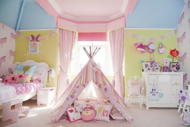 Design de cameră pentru o fată: 150+ Fotografii de interioare luminoase și memorabile