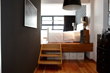 Bed podium i lägenheten: 205+ (Foto) Idéer och rekommendationer för inredningen (med lådor, med utdragbar säng, i en nisch)
