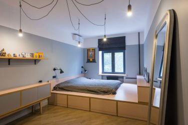 Bedpodium in het appartement: 205+ (Foto) Ideeën en aanbevelingen voor het interieur (met laden, met een opklapbed, in een nis)