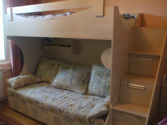 سرير بطابقين مع أريكة في الأسفل - أنيقة وعملية (90+ صور)