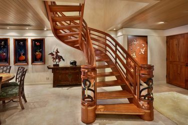 290+ निजी घर (लकड़ी, धातु, कंक्रीट) में दूसरी मंजिल तक सीढ़ियों के लिए सुंदर विकल्पों की तस्वीरें