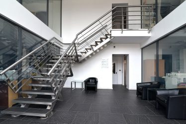 290+ 개인 주택 (나무, 금속, 콘크리트)의 2 층 계단에 대한 아름다운 옵션 사진