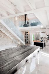 290+ Foto pilihan yang indah untuk tangga ke tingkat dua di sebuah rumah persendirian (kayu, logam, konkrit)