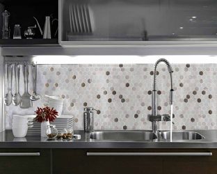 Mutfak için Apron Mozaiği (175+ Fotoğraf): Modern, kullanışlı, pratik. Cam, sedef veya metal mi?