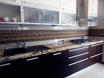Mosaico sul grembiule per la cucina (più di 175 foto): moderno, pratico, pratico. Vetro, madreperla o metallo?
