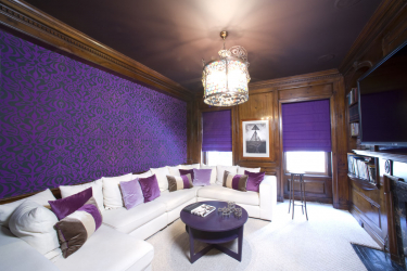 Papier peint couleur lilas dans la conception du salon, de la chambre à coucher et des autres pièces. Combinaisons réussies et combinaisons (90+ Photos)