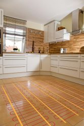 फर्श पर रसोई की टाइलें: सुंदर डिजाइन के रहस्यों की 150+ तस्वीरें