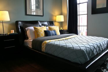 Design moderne du couvre-lit sur le lit de la chambre à coucher - Beau et élégant nouveau (170+ photos)