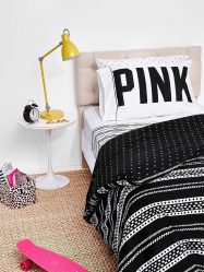 Reka bentuk moden seprai di atas katil di dalam bilik tidur - Baru Cantik dan Bergaya (170+ Foto)