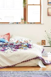 การออกแบบที่ทันสมัยของผ้าคลุมเตียงบนเตียงในห้องนอน - สวยงามและมีสไตล์ใหม่ (170+ ภาพ)