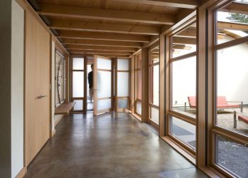 Güzel tek katlı ev bir terasa sahip projeler (175+ Fotoğraf). Siteye yerleştirmenin özellikleri