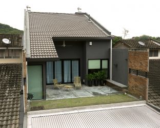 Vackra etthus hus projekt med en terrass (175 + bilder). Funktioner av placering på platsen
