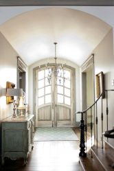 أسلوب بروفانس بتصميم داخلي حديث: 335+ صور من التصاميم الجميلة للرومانسيين وخبراء فرنسا (في الردهة / غرفة المعيشة / المطبخ)
