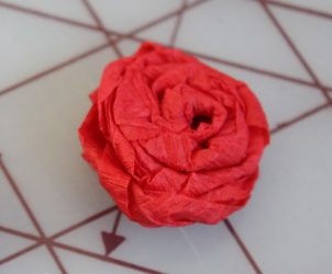 Cum să faci trandafiri din hârtie cu mâinile tale: Instrucțiuni pas cu pas pentru începători (190+ Fotografii)