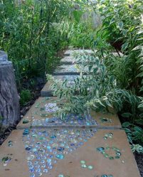Como é bonito fazer caminhos de jardins com as próprias mãos a baixo custo? Mais de 180 fotos de opções suburbanas de diferentes materiais (telhas, plástico, borracha)
