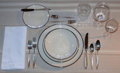 طاولة تقديم التكنولوجيا للعشاء - رعاية أحبائهم (225+ صور)