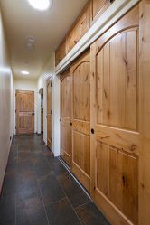 Μοντέρνος σχεδιασμός ντουλαπιών στο διάδρομο: 95+ Φωτογραφίες - Ιδέες για εσωτερική ανακαίνιση