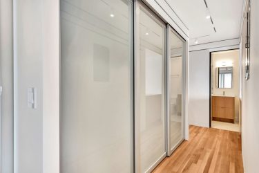 Diseño moderno de armarios en el pasillo: más de 95 fotos - Ideas para renovación de interiores