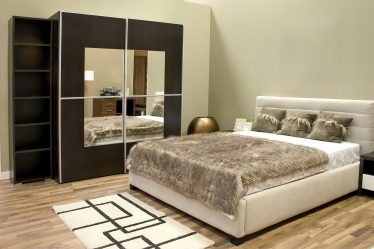 Yatak odasında gardırop: hayallerinizin gardırobunu bulun. En alakalı ve pratik modeller