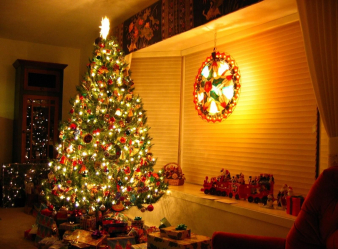 Créer des vacances ou une décoration intéressante avec des guirlandes: 145+ (Photos) de superbes décorations pour la maison, fenêtres, arbres de Noël, murs. Des idées audacieuses qui peuvent changer votre intérieur. 4 classes de maître