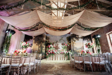 Dekoration für den Hochzeitssaal (175+ Fotos): Details, die zuerst berücksichtigt werden müssen