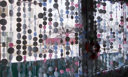 Comment faire des décorations sur les fenêtres de papier avec leurs propres mains? (150+ Photos). Nous rencontrons à merveille la nouvelle année 2018 des chiens