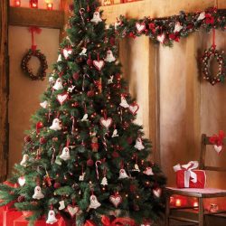 Como elegantemente e lindamente decorar a árvore de Natal para o novo 2018? Que tipo de brinquedos você precisa pegar? (Mais de 175 fotos)