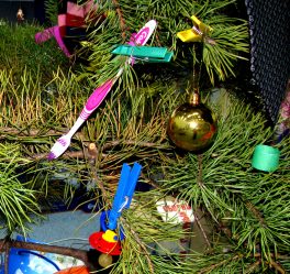 세련되고 아름답게 새 2018을위한 크리스마스 트리를 장식하는 방법? 어떤 종류의 장난감을 사야 하는가? (175 개 이상의 사진)
