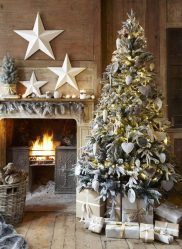 Como elegantemente e lindamente decorar a árvore de Natal para o novo 2018? Que tipo de brinquedos você precisa pegar? (Mais de 175 fotos)