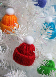 Spielzeug aus Fäden oder wie man ein Kind aus dem Nichts erfreuen kann: 155+ (Fotos) von einzigartigen und schönen handgefertigten Artikeln, die von Hand mit Meisterklassen (weich, am Weihnachtsbaum, aus Kugeln) hergestellt werden