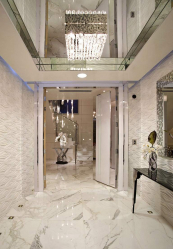 Plafond miroir: propose des solutions intérieures (dans la salle de bain, le salon, le couloir). Finition brillante pour un look spectaculaire.