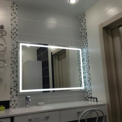 Gương trong phòng tắm có đèn (200+ Ảnh): Tính thực tiễn và độc đáo của ý tưởng. Chọn các phụ kiện bổ sung (ổ cắm / đồng hồ / nước nóng)