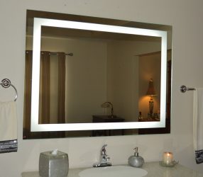 Gương trong phòng tắm có đèn (200+ Ảnh): Tính thực tiễn và độc đáo của ý tưởng. Chọn các phụ kiện bổ sung (ổ cắm / đồng hồ / nước nóng)