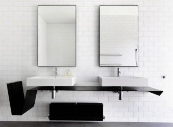 Işıklı banyoda ayna (200+ Fotoğraf): Fikrin pratikliği ve özgünlüğü. Ek aksesuarlar seçin (soket / saat / ısıtmalı)
