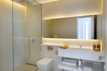Oglinda în baie cu lumini (200+ fotografii): Practicitatea și originalitatea ideii. Alegeți accesorii suplimentare (soclu / ceas / încălzit)