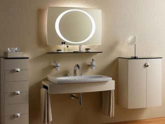 Spegel i badrummet med lampor (200 + bilder): Idéens praktiska och originalitet. Välj extra tillbehör (uttag / klocka / uppvärmd)